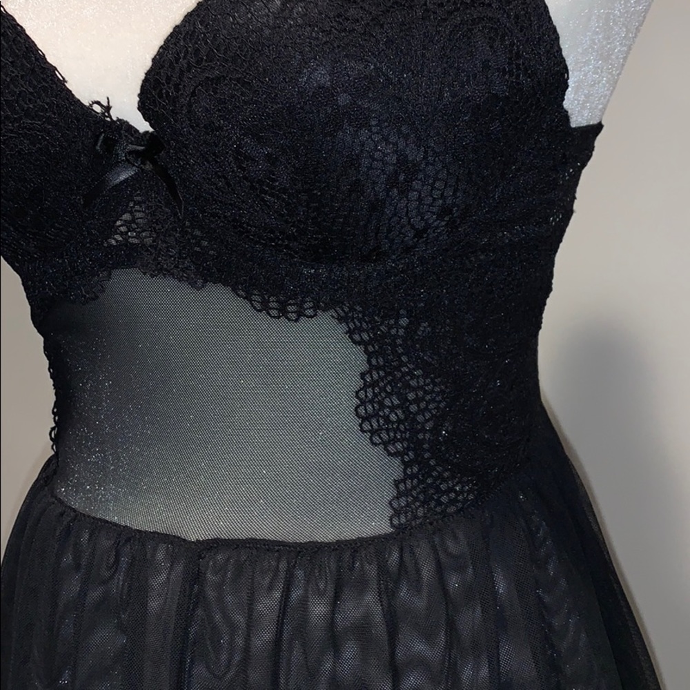 Lingerie - Picture 2 of 4